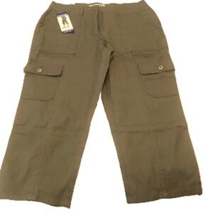 💚💚Cargo pants - capri multi pocket - NWT